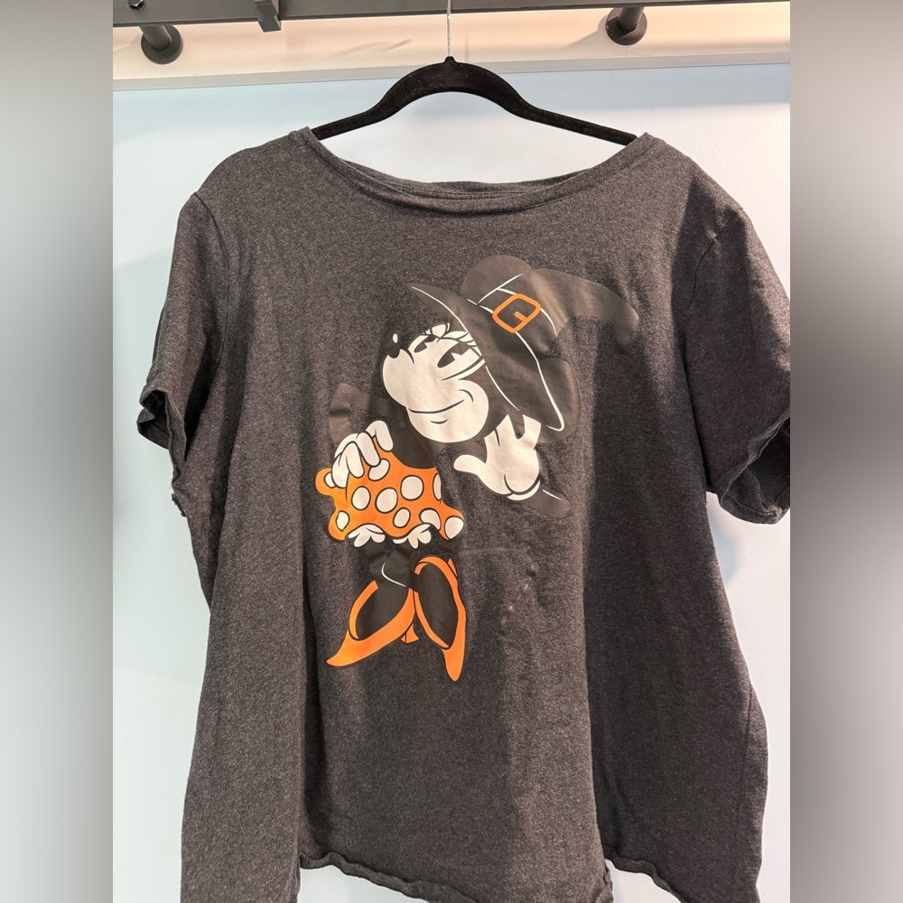 Disney’s Halloween Minnie Mouse Witch Women’s Size 1X T-Shirt